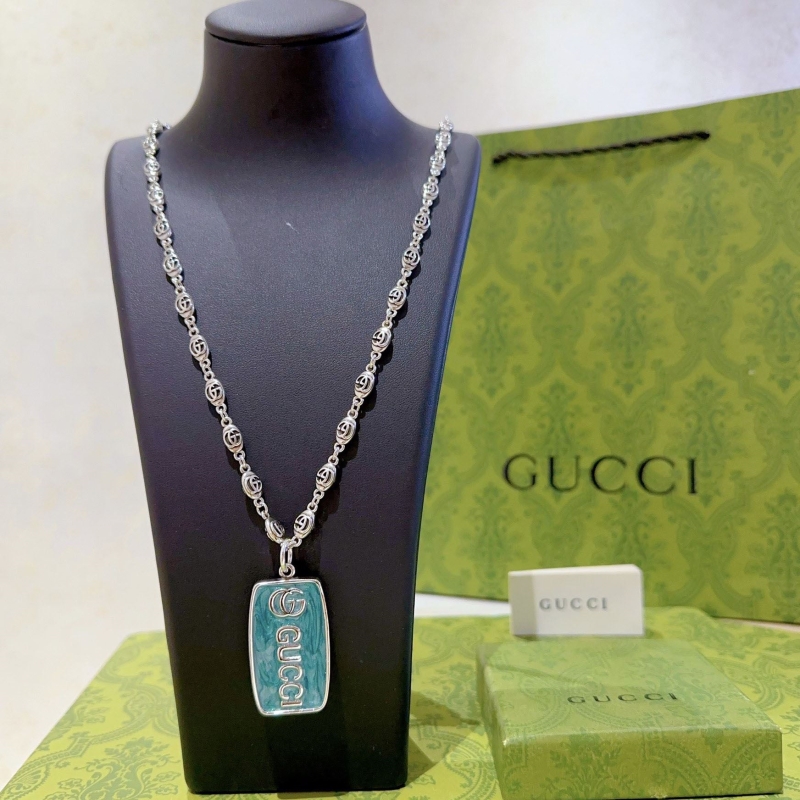G*u*i necklaces